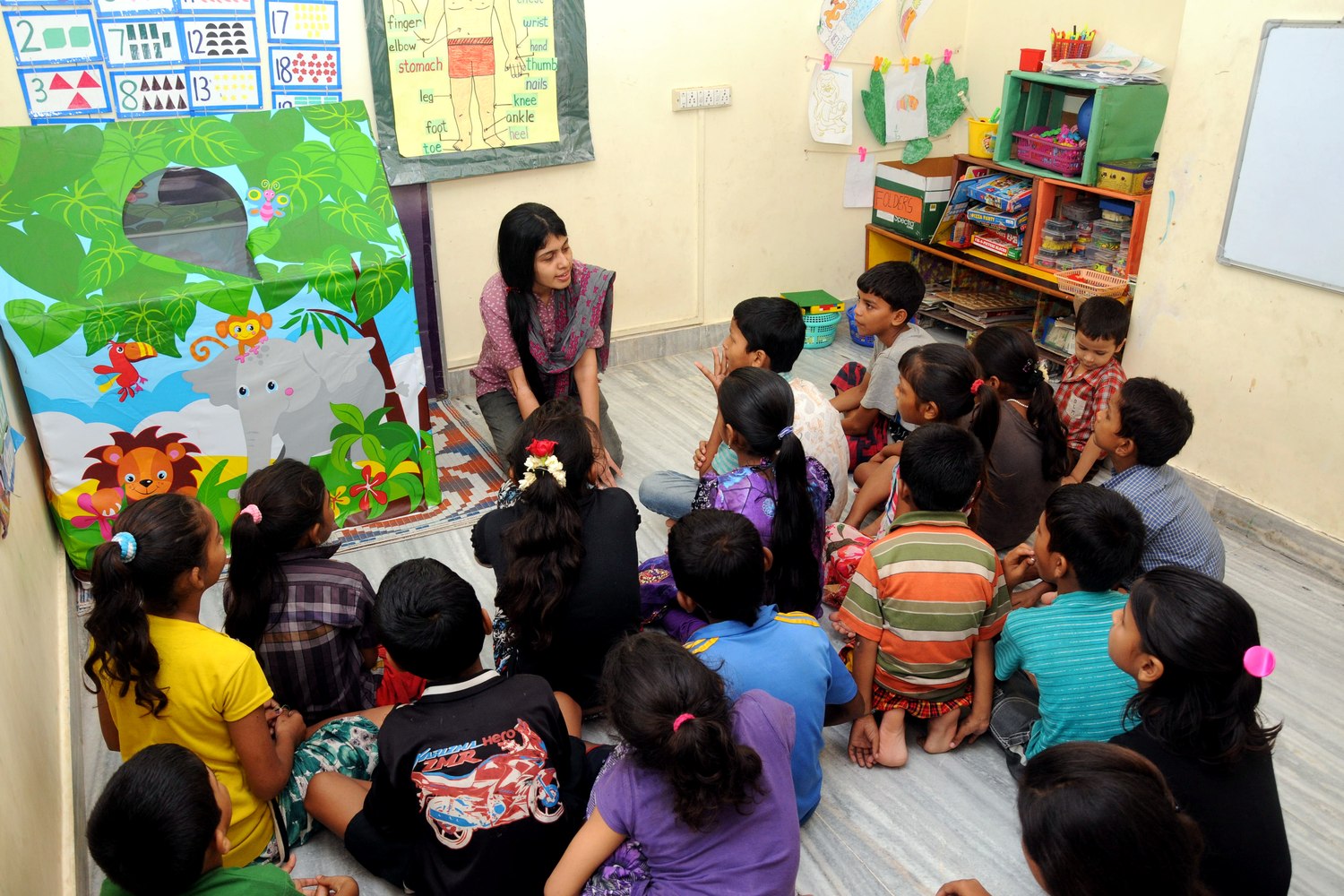 A Touching Lives mentor with children at the Learning Center
